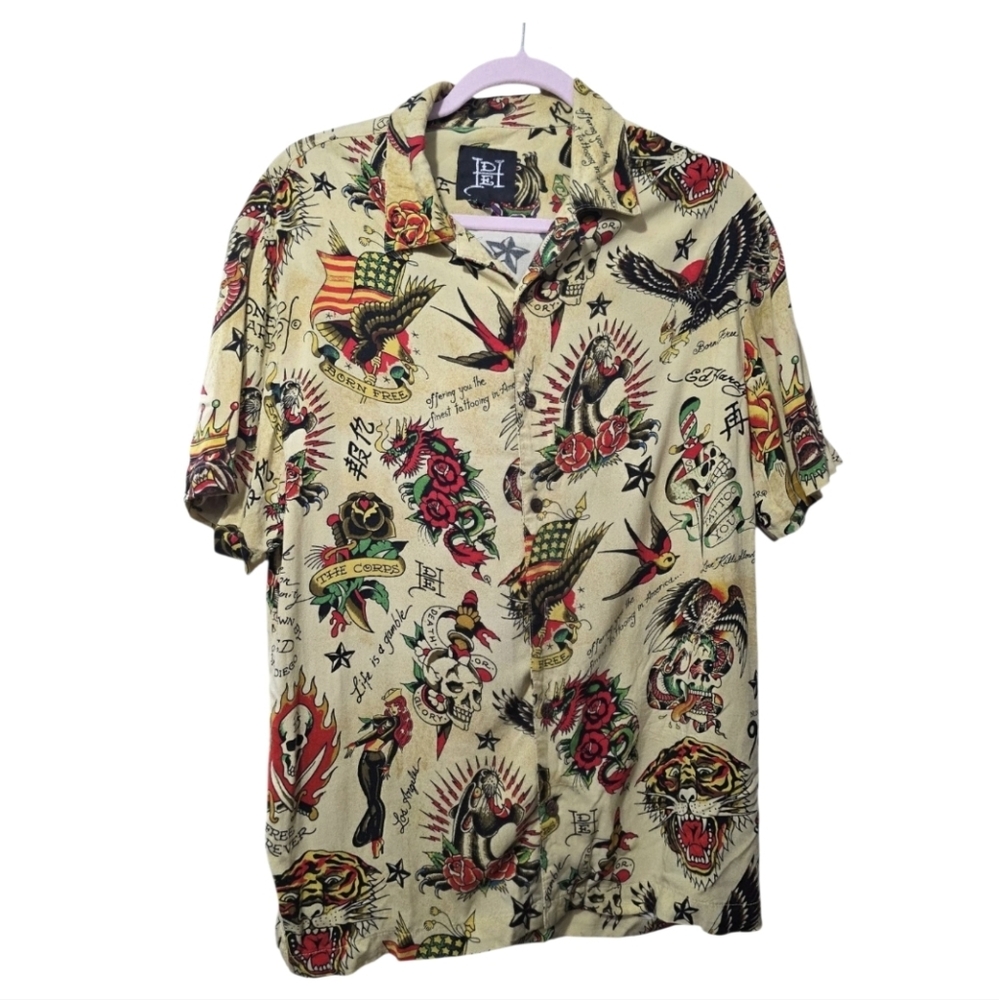 Don Ed Hardy Designs Short Sleeve Button Up Mens large Multicolor All Over Print